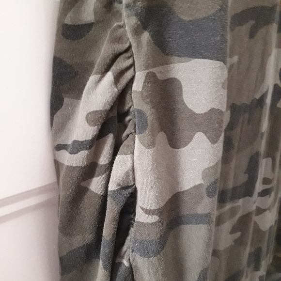 George Maternity Camo Vneck T-Shirt - Picture 4 of 4